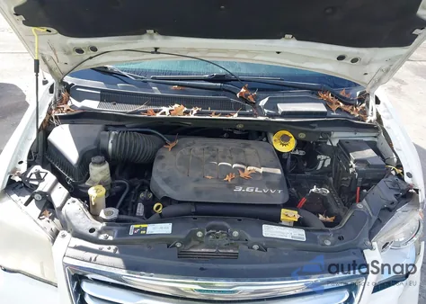 2013 Chrysler Town & Country Touring из США, поврежденный, VIN 2C4RC1BGXDR787601